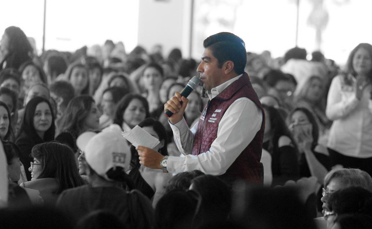 Armando Ayala Robles se reunió ayer con cientos de mujeres que se sumaron a su proyecto.