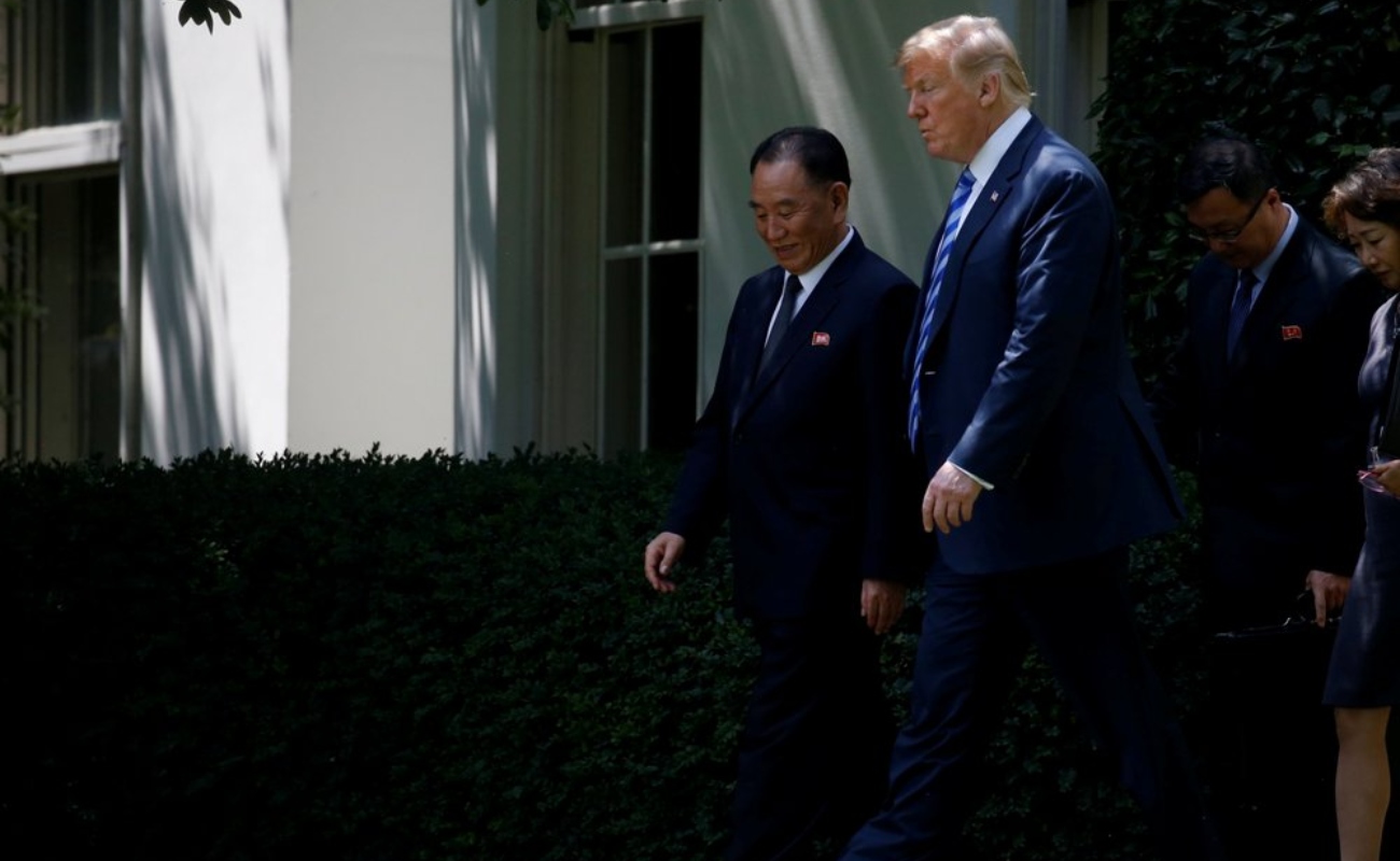 Trump hizo el anuncio, tras reunirse en la Casa Blanca con el alto funcionario  de Corea del Norte, Kim Yong-chol, quien le entregó una carta de Kim.