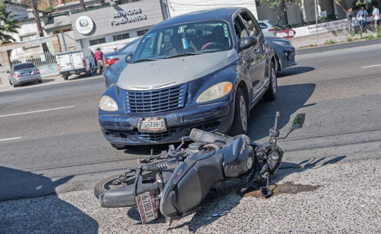 El motociclista, de 35 años, fue trasladado al hospital y su estado es estable.