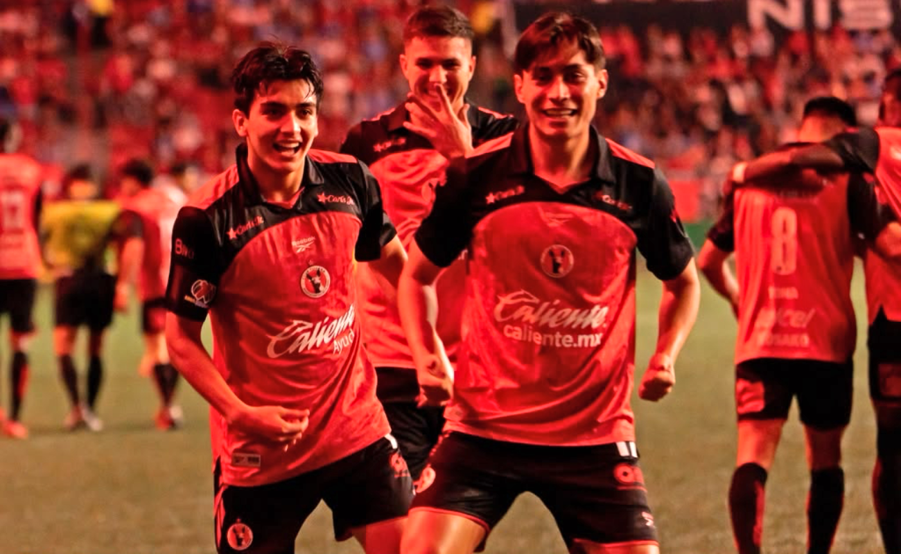 Gana Xolos al Cruz Azul con gol y asistencia de Gil Mora