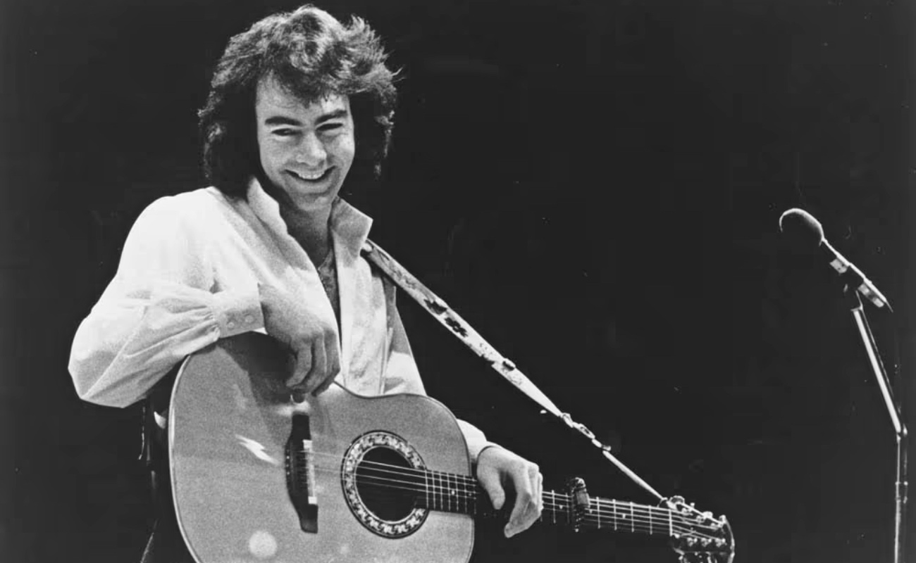 Neil Diamond celebra 85 años: el legado de una leyenda que sigue vibrando más allá de los escenarios
