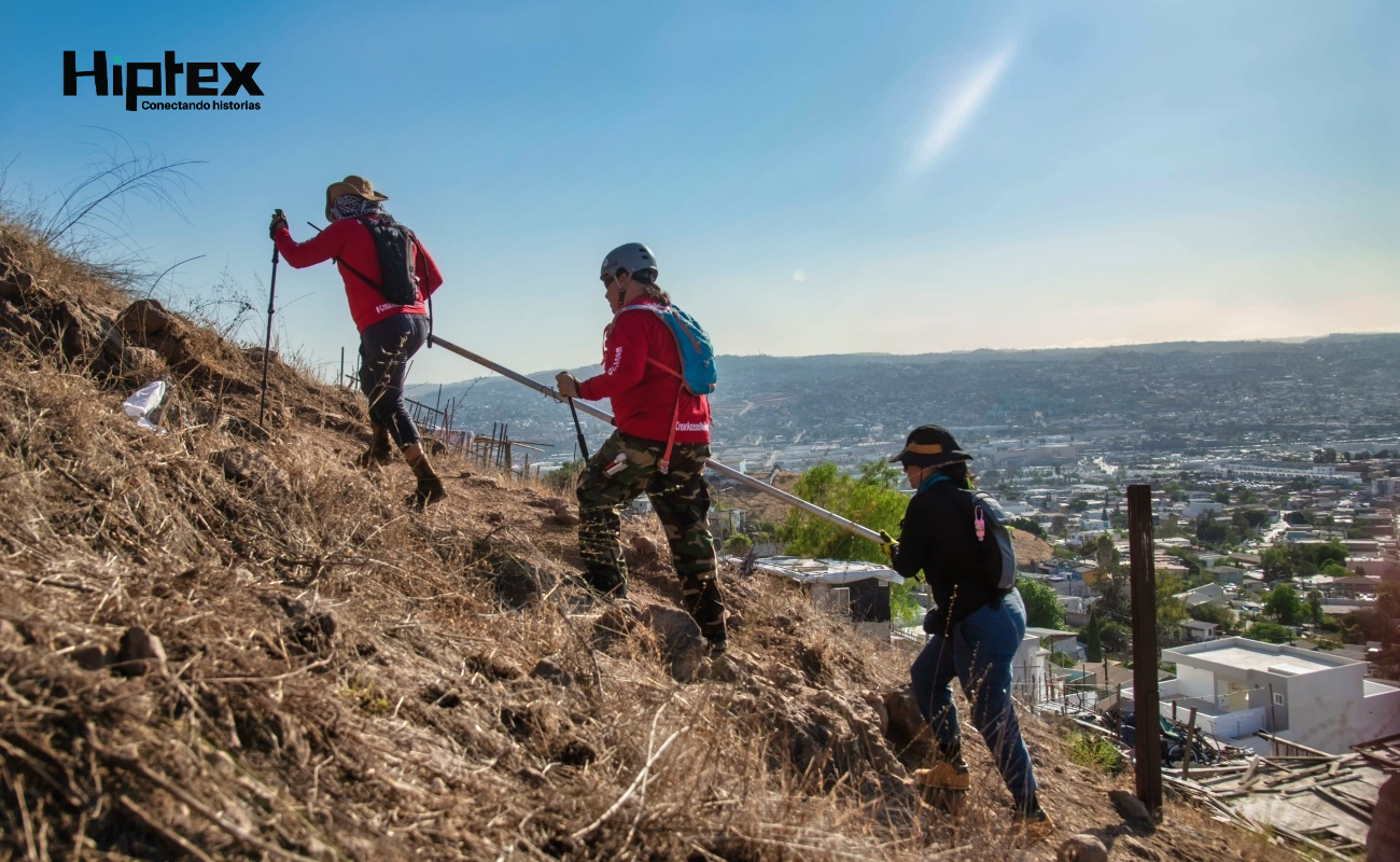 Personas ciegas conquistan el Cerro Colorado con senderismo inclusivo