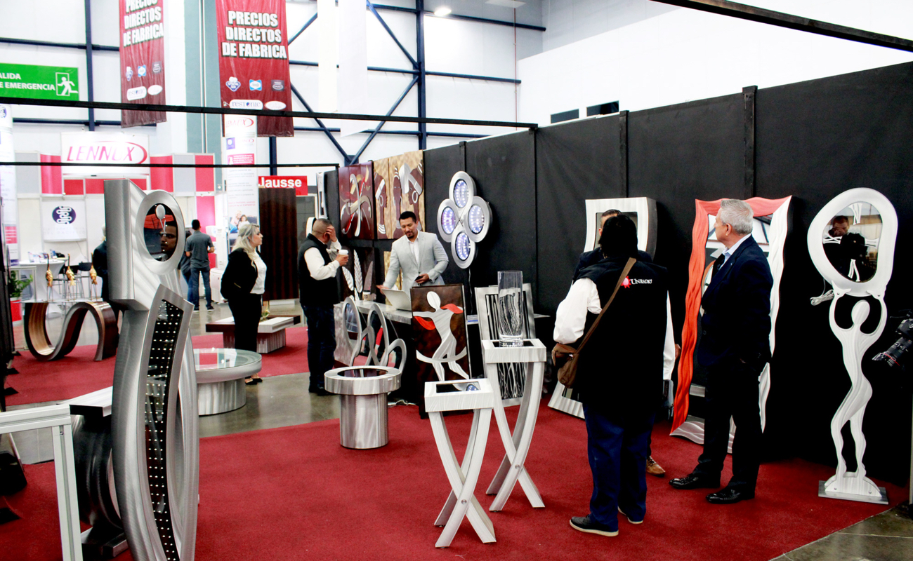 En la exposición participaron por vez primera muebleros poblanos y sinaloenses.