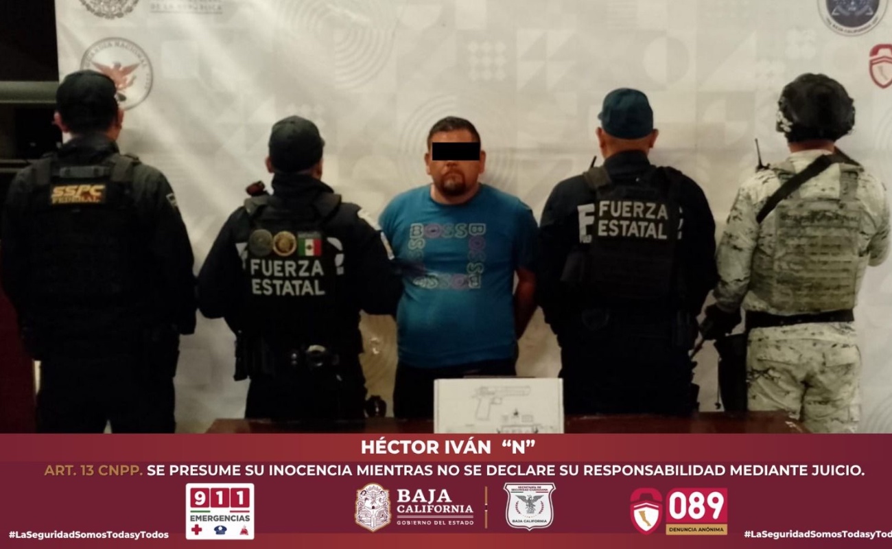 Héctor Iván “N”, de 42 años, portaba una pistola calibre .40, “Glock 27 Austria .40”, con un cargador abastecido con cinco cartuchos útiles.