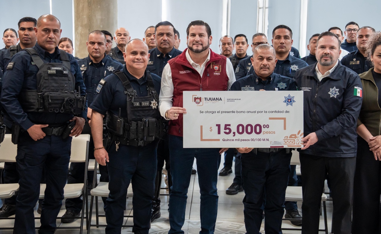 Ismael Burgueño Ruiz, encabezó la entrega del bono anual a un total de mil 823 agentes en activo.