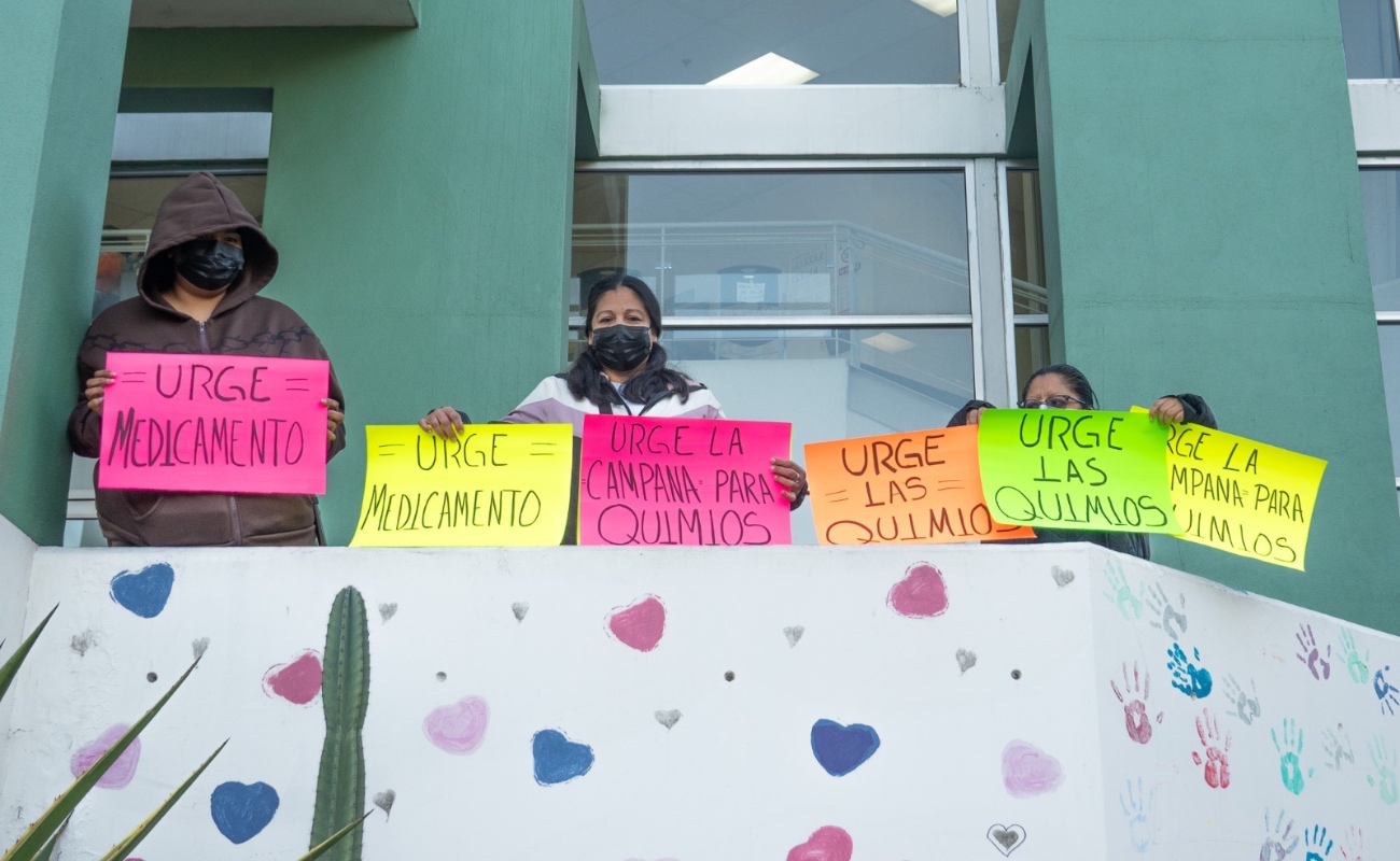 Pacientes del Centro Oncológico Ambulatorio de Tijuana se manifiestan por falta de quimioterapias