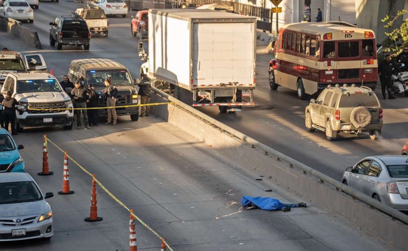 Hombre muere atropellado en el crucero de la 5 y 10