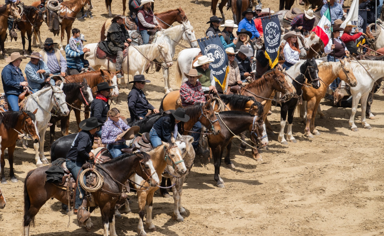 Celebraron Aniversario con cabalgata, ceremonia indígena y acto protocolario, autoridades municipales, familias rosaritenses y comunidades ejidales.