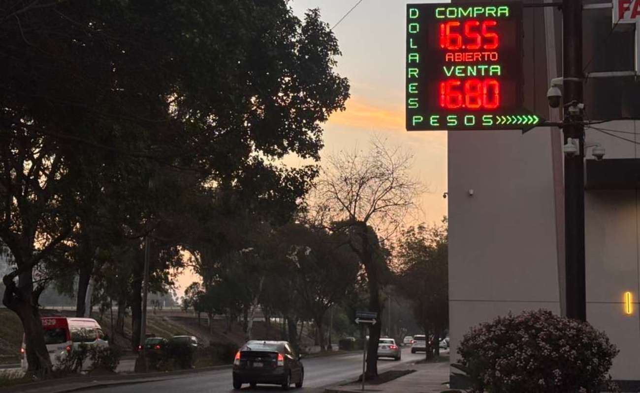 Caen remesas de EU a México 1.4% en enero de 2026