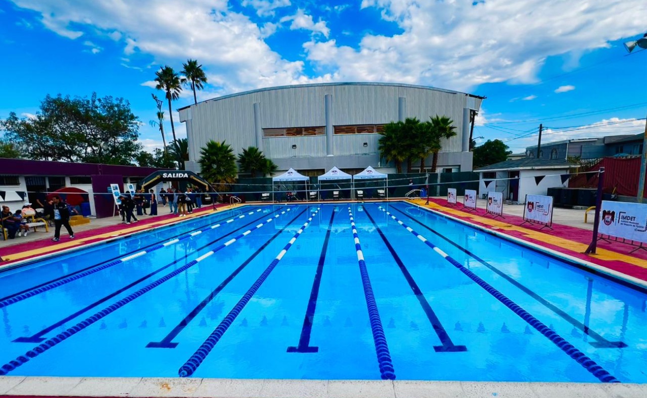 Reaperturan alberca de la Unidad Deportiva Reforma