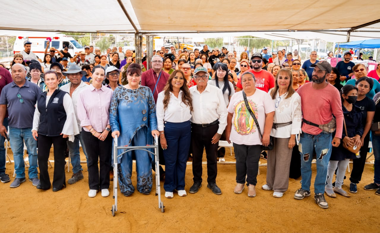 Entregan apoyos sociales en Ensenada