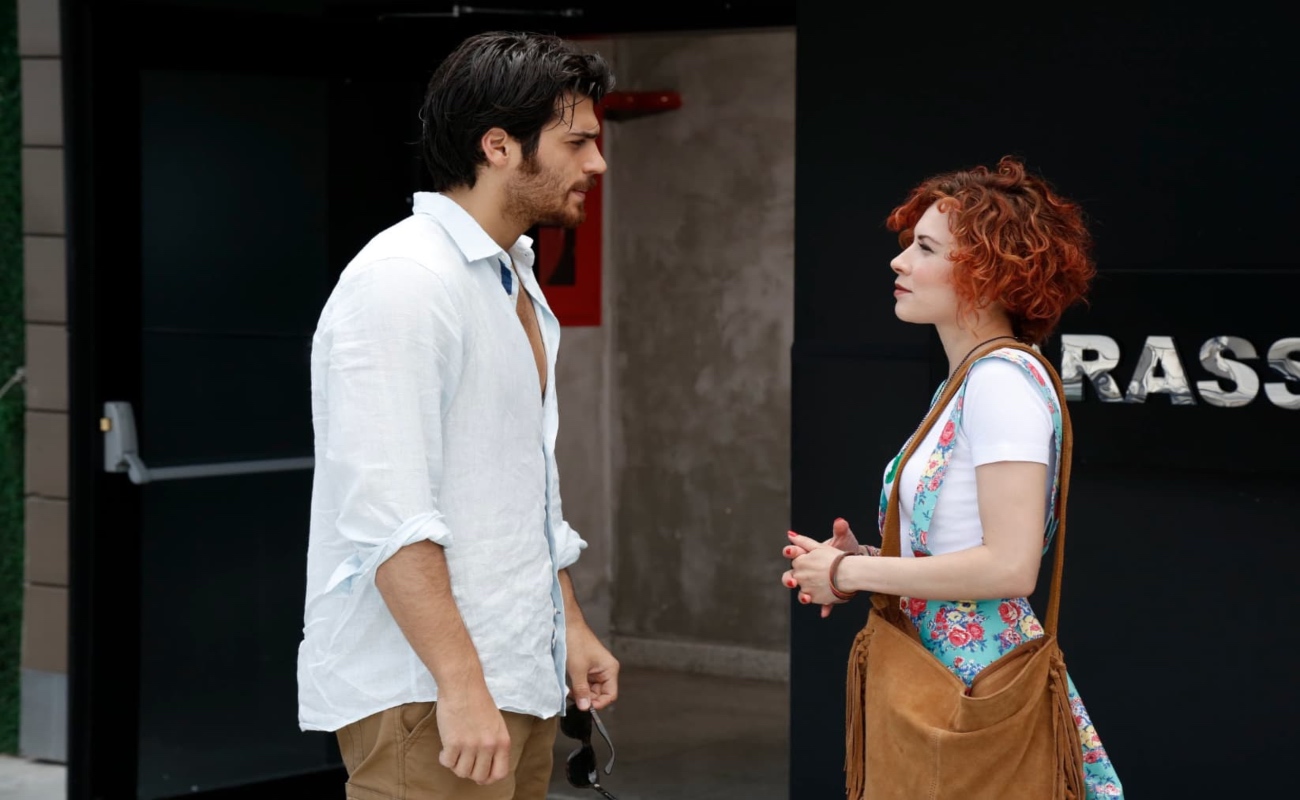 Filmelier+ estrenó “A pesar de ti”, la exitosa comedia romántica turca que desafía los roles tradicionales
