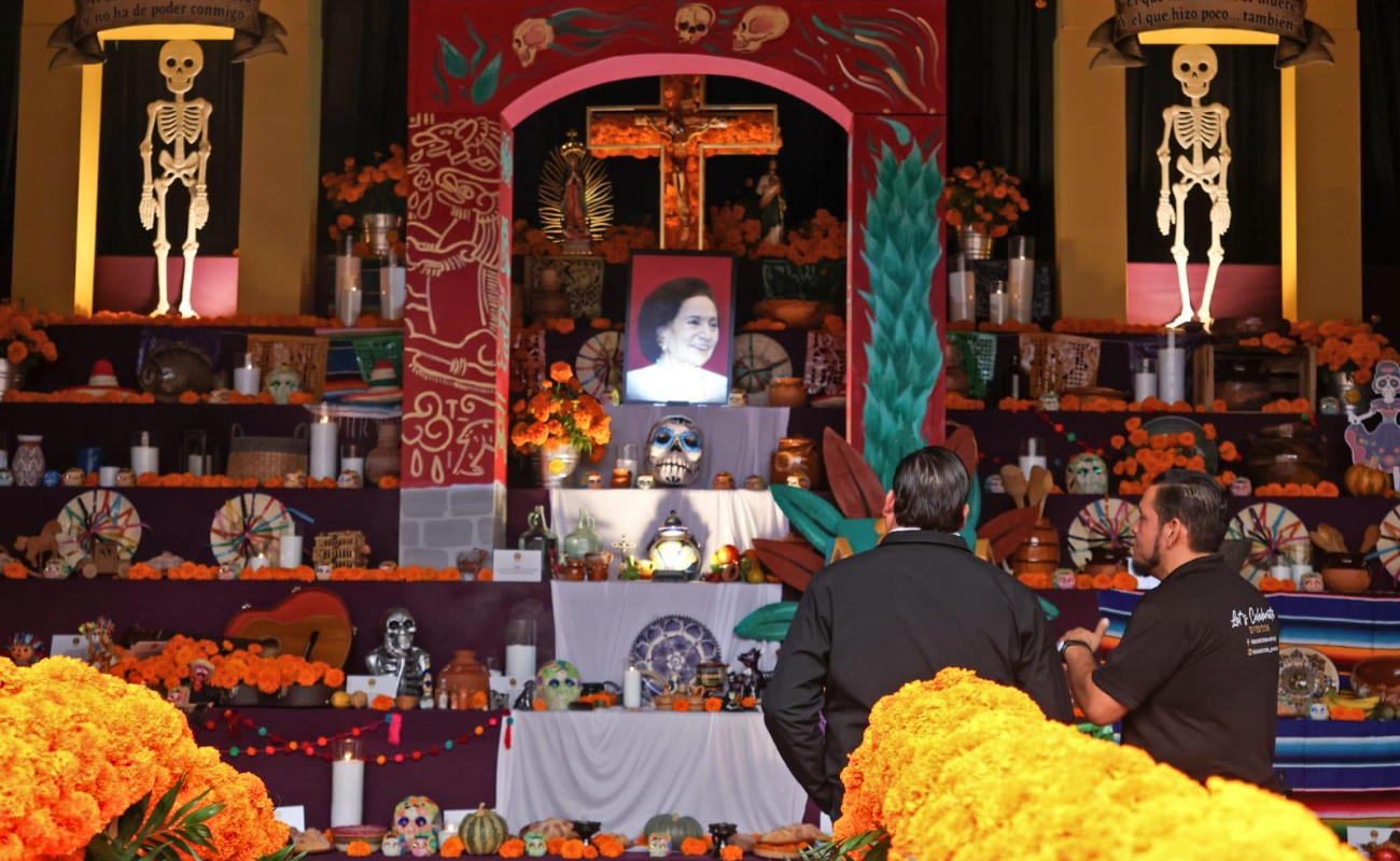 Inaugura Gobierno Municipal altar de muertos en honor a Ifigenia Martínez.