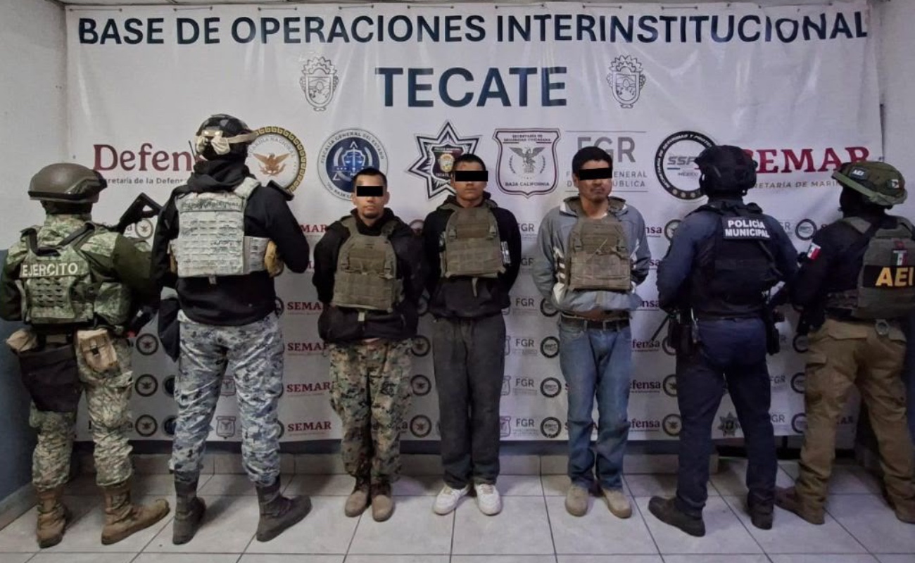Se aseguraron armas, cargadores, casquillos y un vehículo robado.