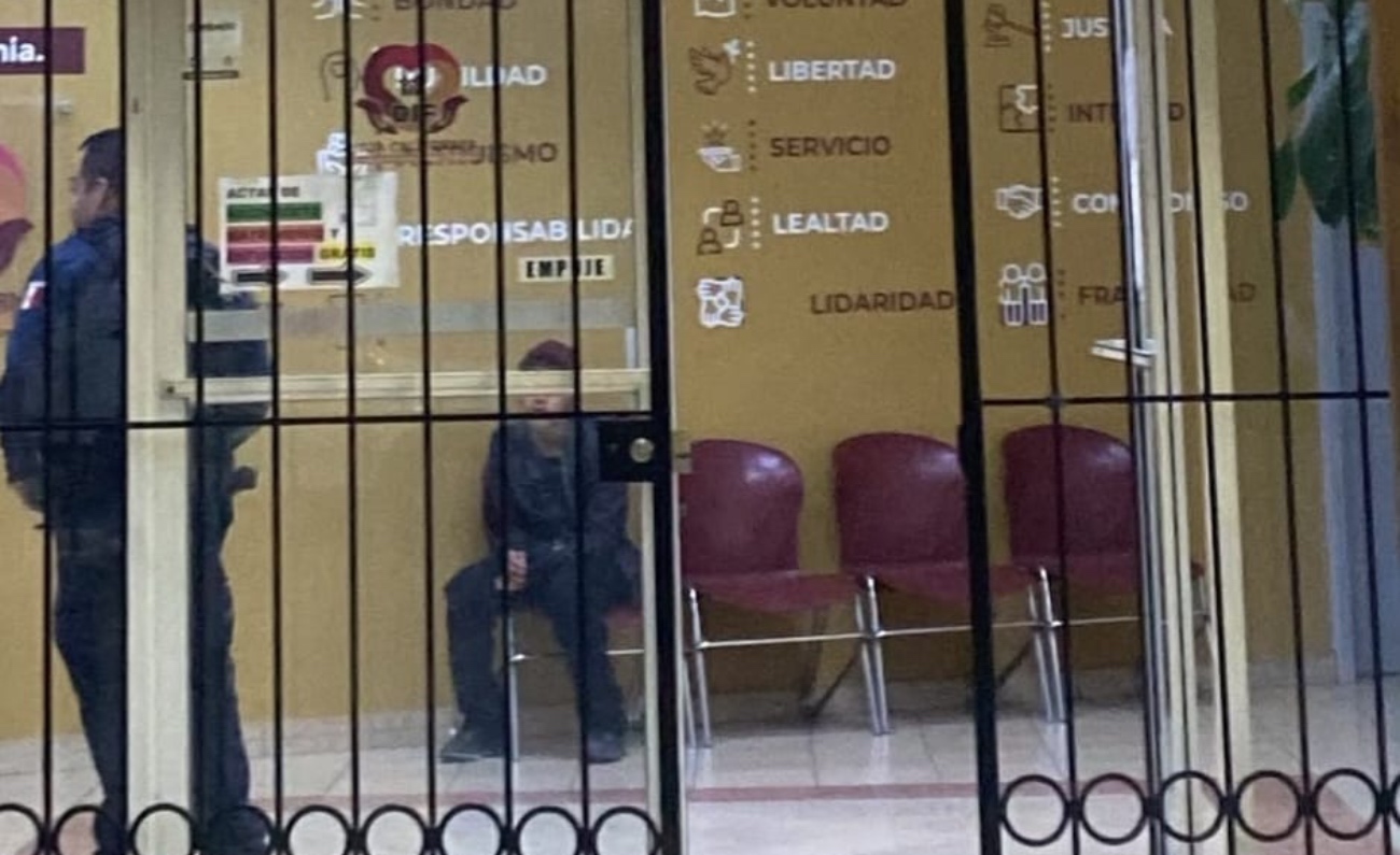 El menor fue trasladado para protección mientras se evalúa su hogar.
