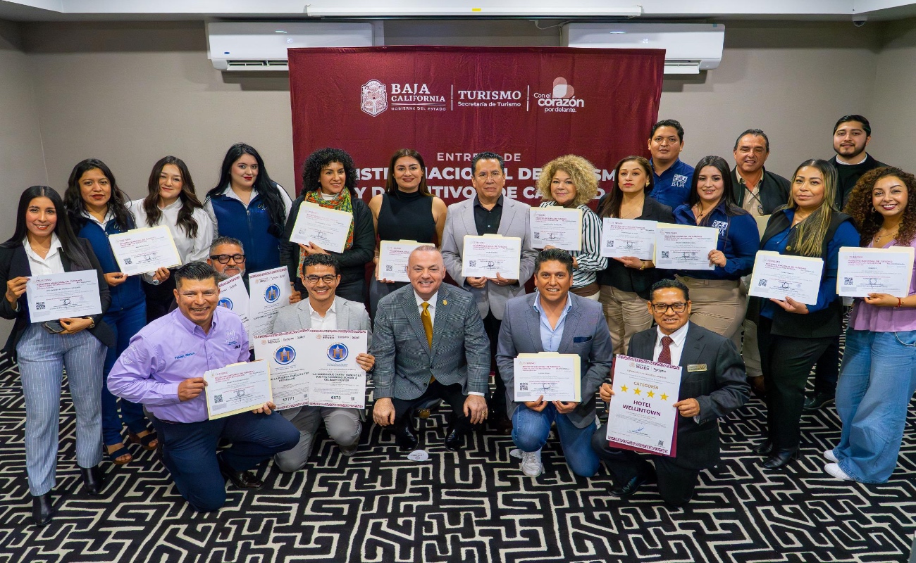 Entregan registros nacionales de Turismo en Rosarito.