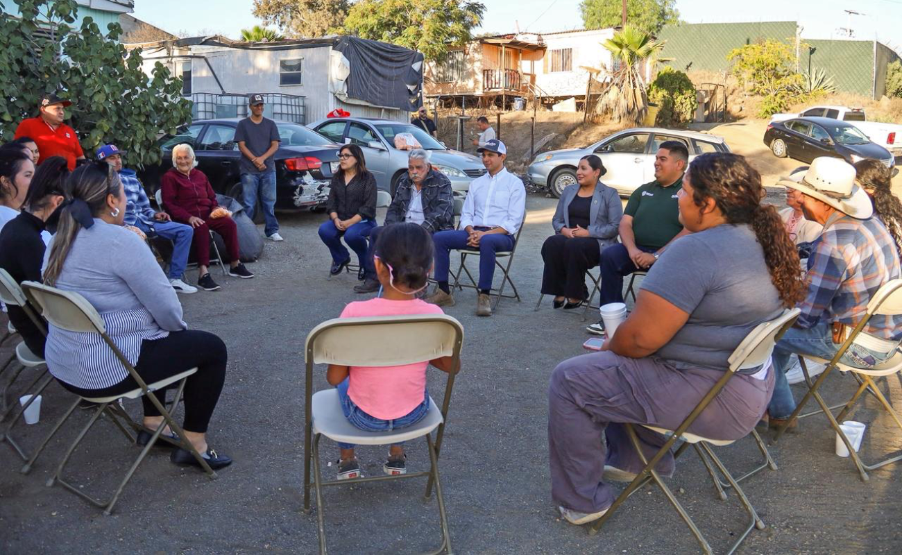 Fortalece Román Cota cercanía con la comunidad durante jornada en la colonia Los Alisos