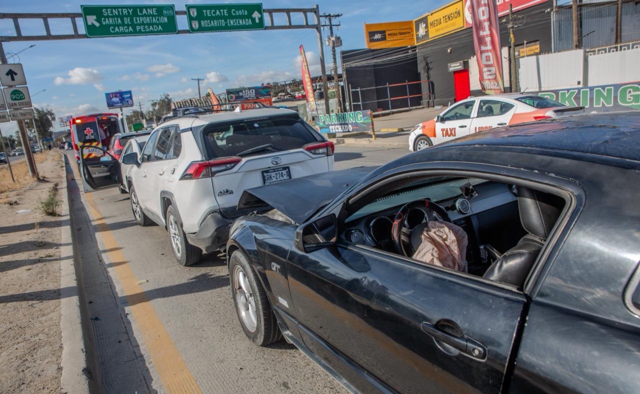 Carambola de cuatro vehículos en carretera al Aeropuerto, no hay lesionados