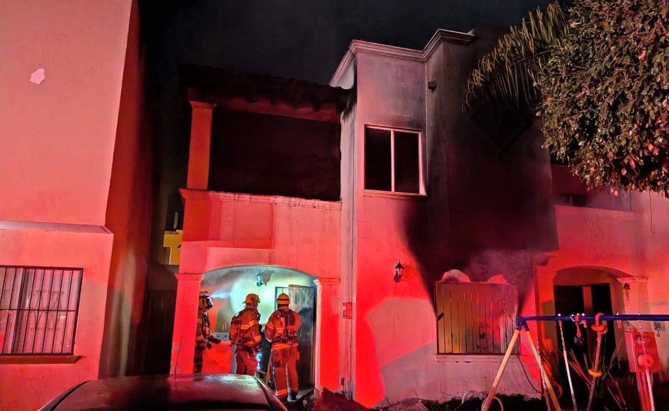 La señora Lourdes no alcanzó a salir de la vivienda; su hija y nieto libraron las llamas.