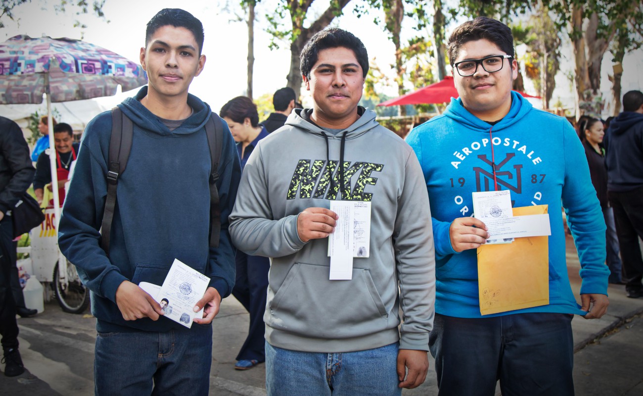 Cumplen jóvenes con sus deberes como ciudadanos mexicanos