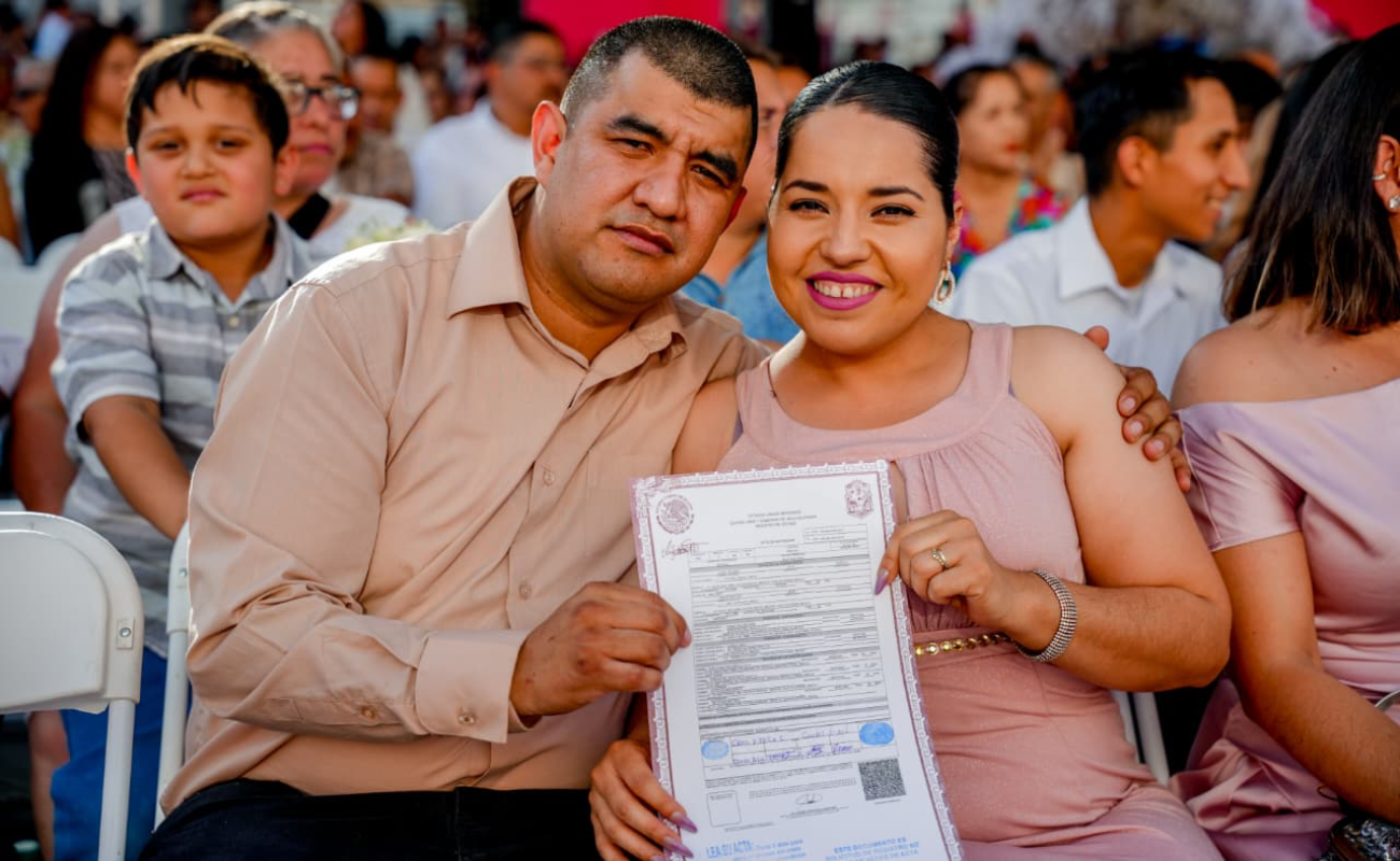 El evento se realizó de forma gratuita en el emblemático Teatro LUX, brindando certeza jurídica a las familias.