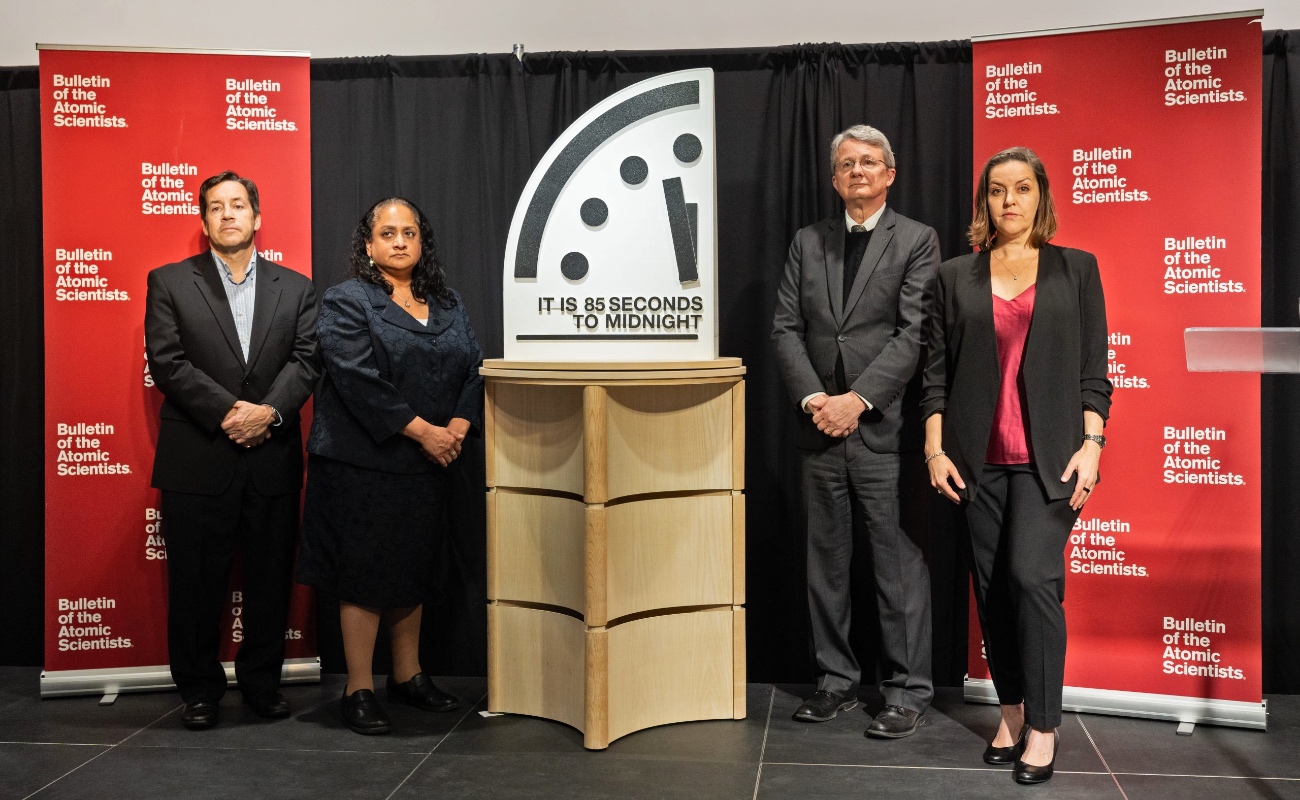 Manecillas del Reloj del Fin del Mundo señalan 85 segundos antes de la medianoche, durante la presentación del Boletín de Científicos Atómicos en Washington, D.C.