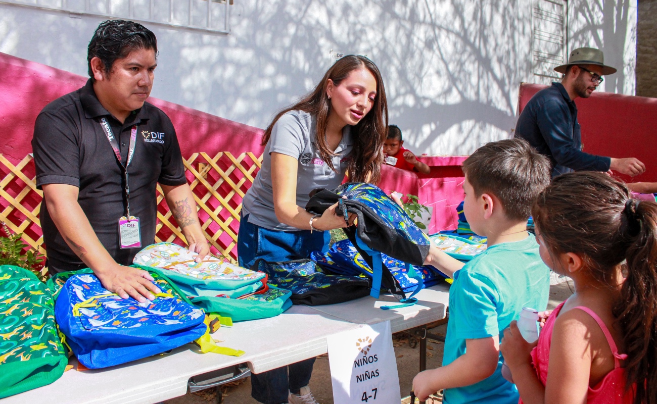 Impulsan en Tecate el regreso a clases con la entrega de 100 mochilas a estudiantes de Tecate