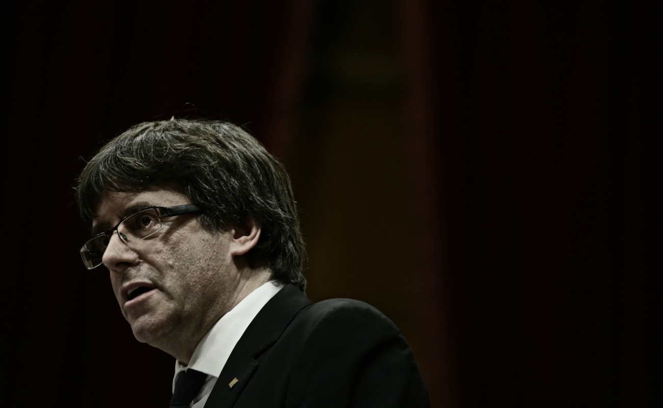 Puigdemont declara independencia de Cataluña... pero la deja en suspenso