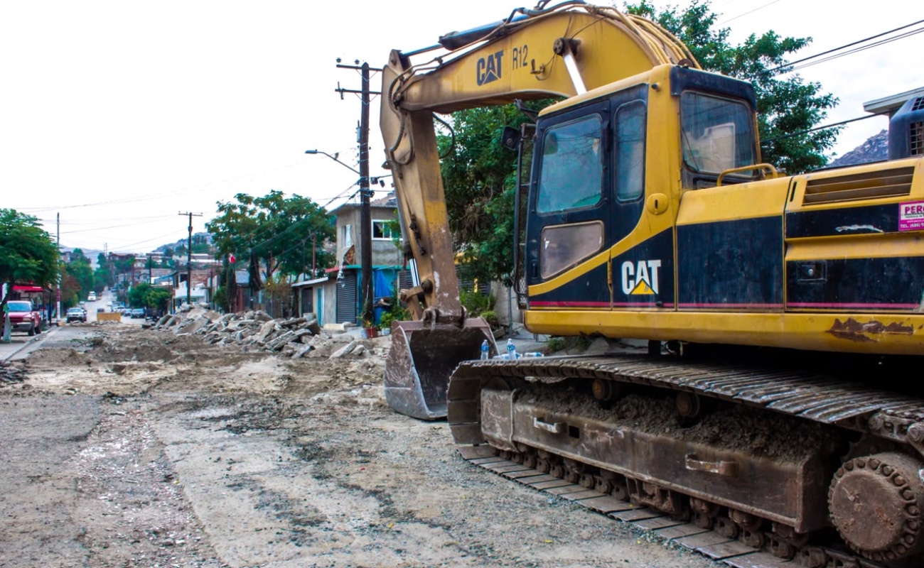 Arranca Román Cota la rehabilitación con concreto de la calle Francisco Villa de la Zapata