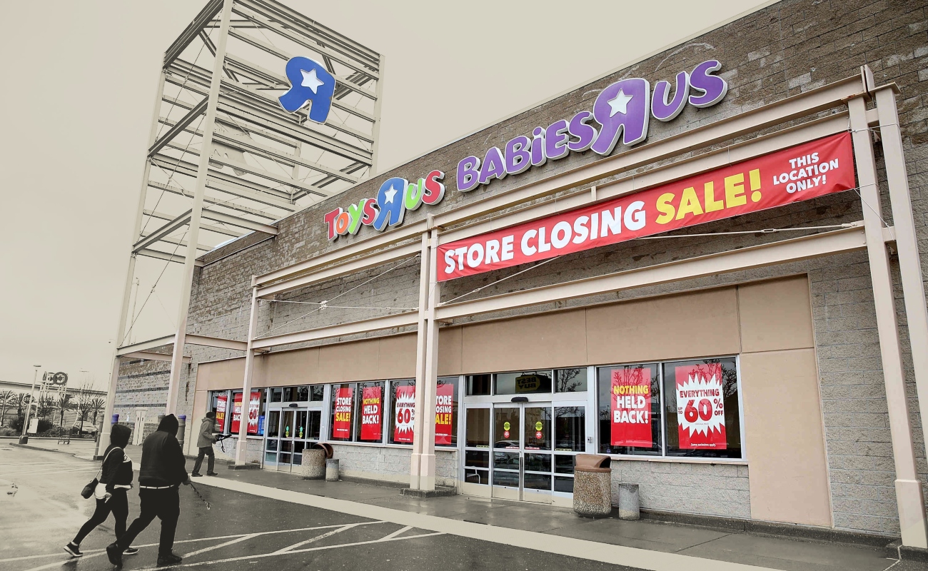 La empresa Toy´s"R"Us declaró su quiebra a mediados de marzo pasado, incapaz de competir con Amazon, Walmart y Target.
