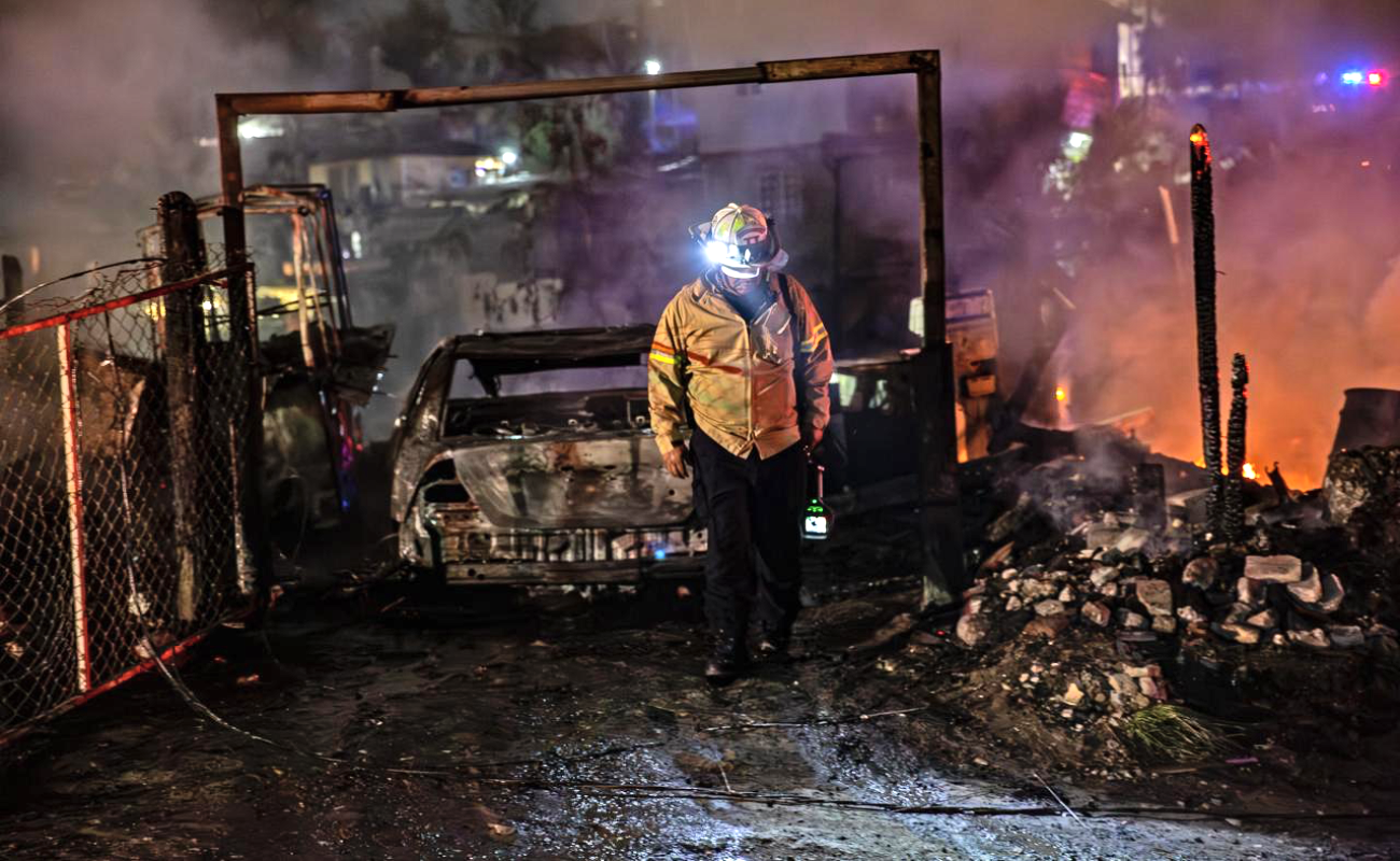 Incendio consume cinco viviendas y deja adulto mayor muerto en Camino Verde