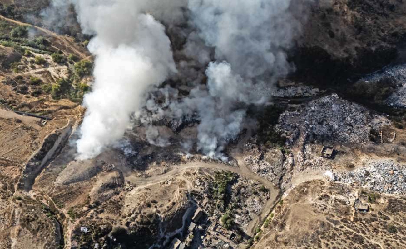 Arde de nueva cuenta basurero clandestino de la colonia Salvatierra