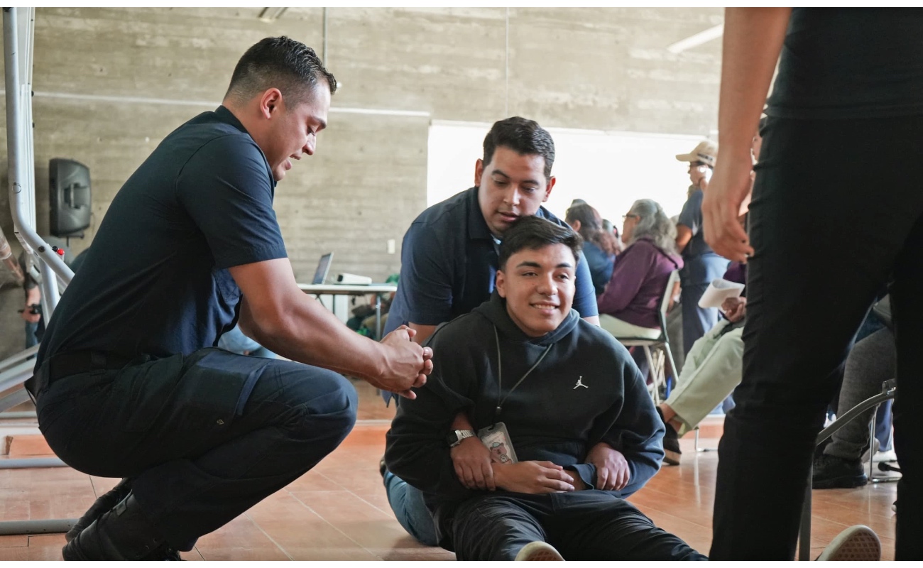 La capacitación, realizada en el DIF Camino Verde, busca fortalecer la organización vecinal y la cultura de prevención.