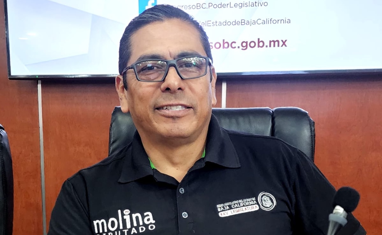 Presenta diputado Juan Manuel Molina iniciativa para limitar salarios y pensiones de servidores públicos