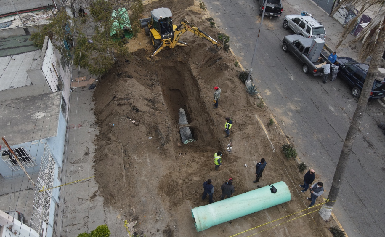 La CESPT solicita a los conductores tomar precauciones en la Avenida Baja California, donde se hace la reparación.