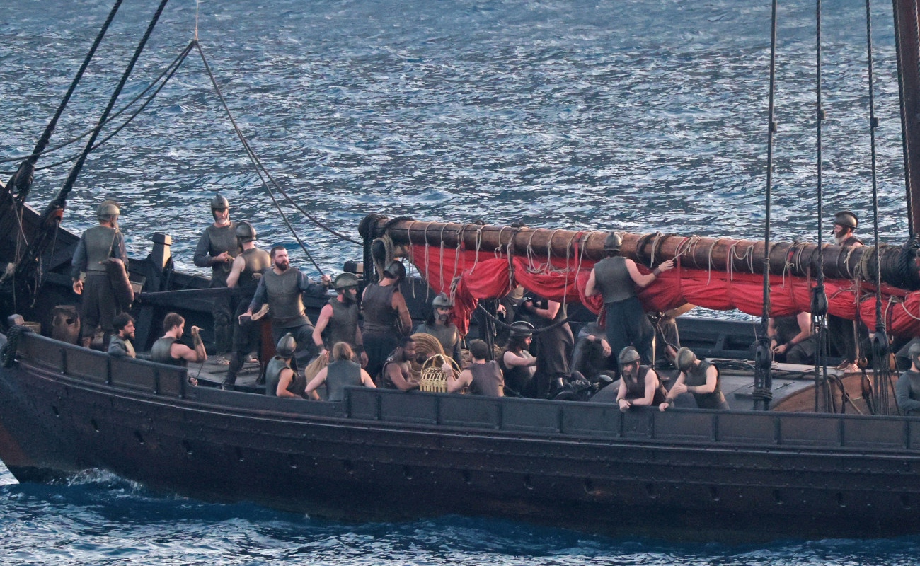 Christopher Nolan durante el rodaje de The Odyssey, una producción filmada en mar abierto que busca capturar la escala real del viaje de Odiseo.
