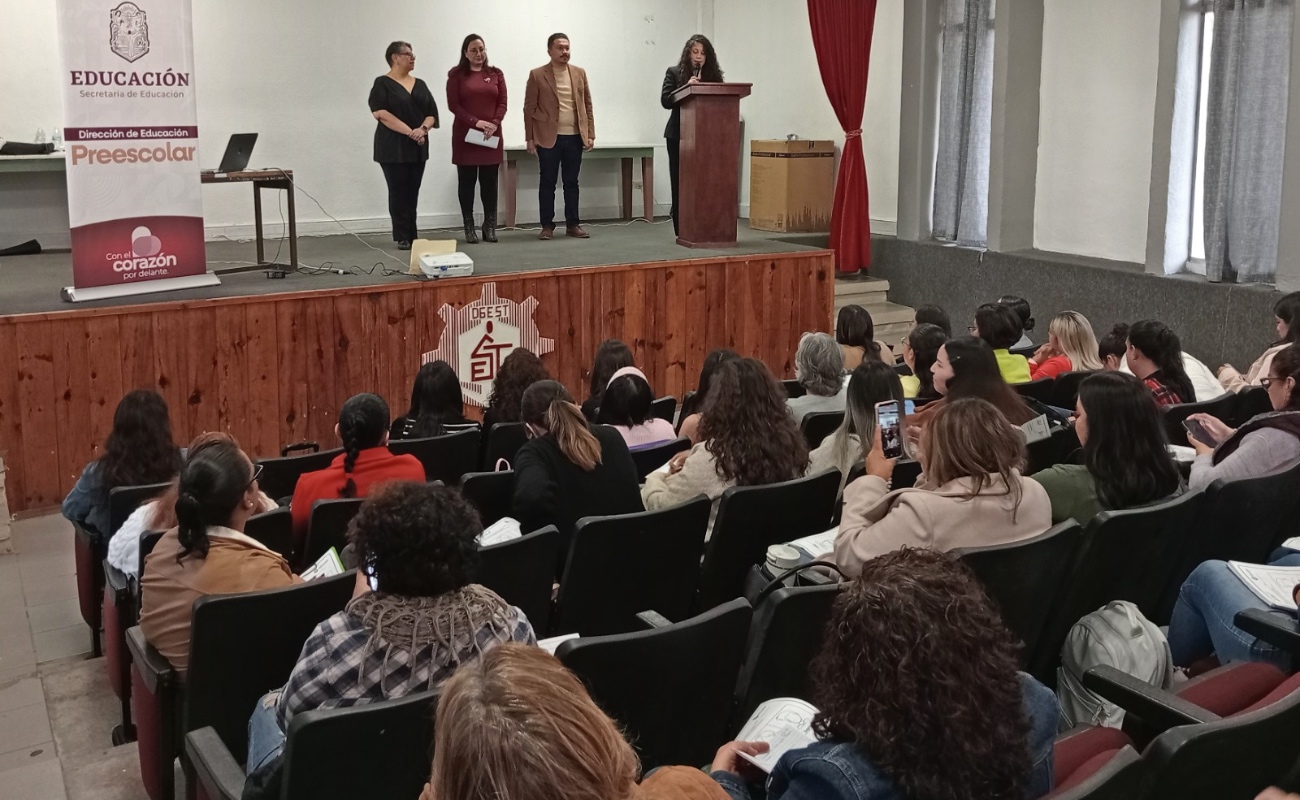 Presentan estrategias “My First English Words” y vida saludable a docentes de preescolar