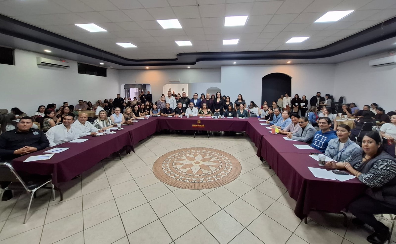 Madres, padres de familia, autoridades educativas y municipales instalaron mesas de trabajo bajo seis ejes centrales.