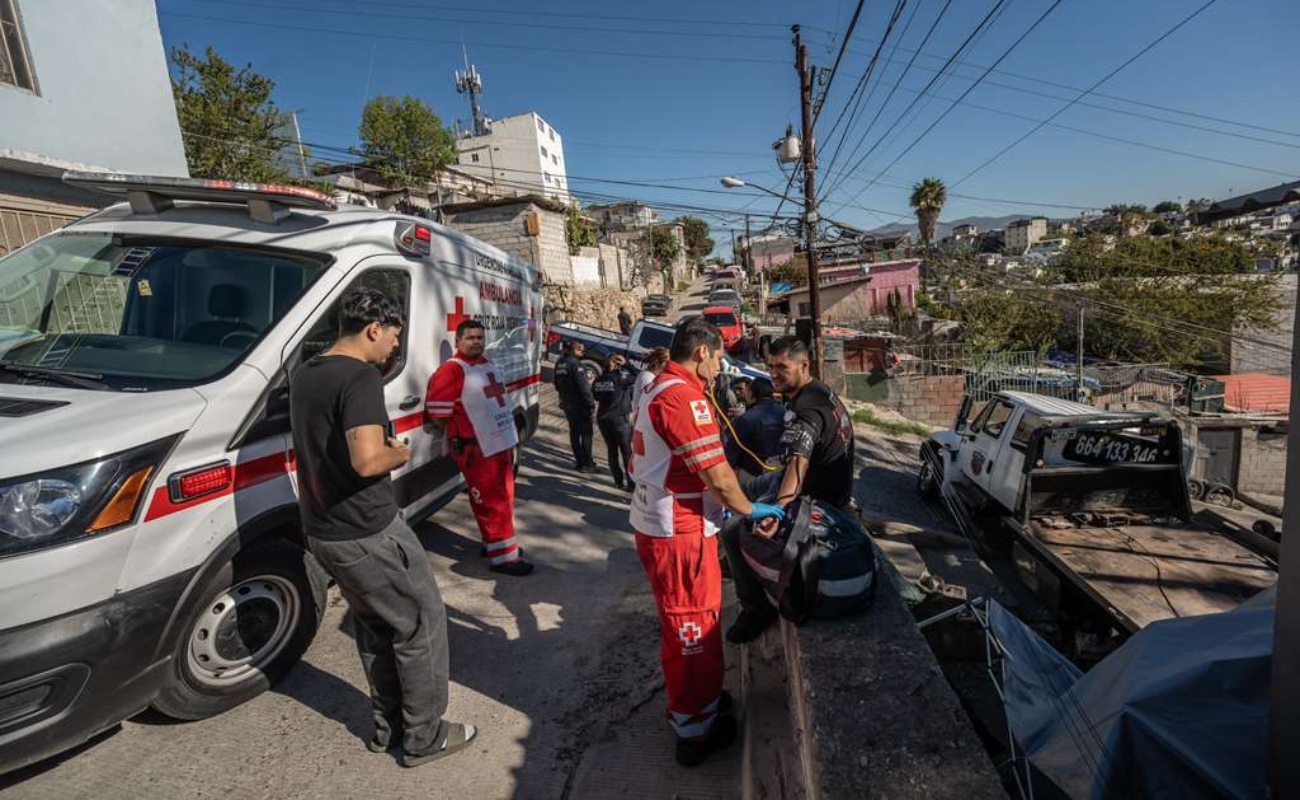Al lugar acudieron elementos del Cuerpo de Bomberos, así como paramédicos de la Cruz Roja para atender la emergencia.