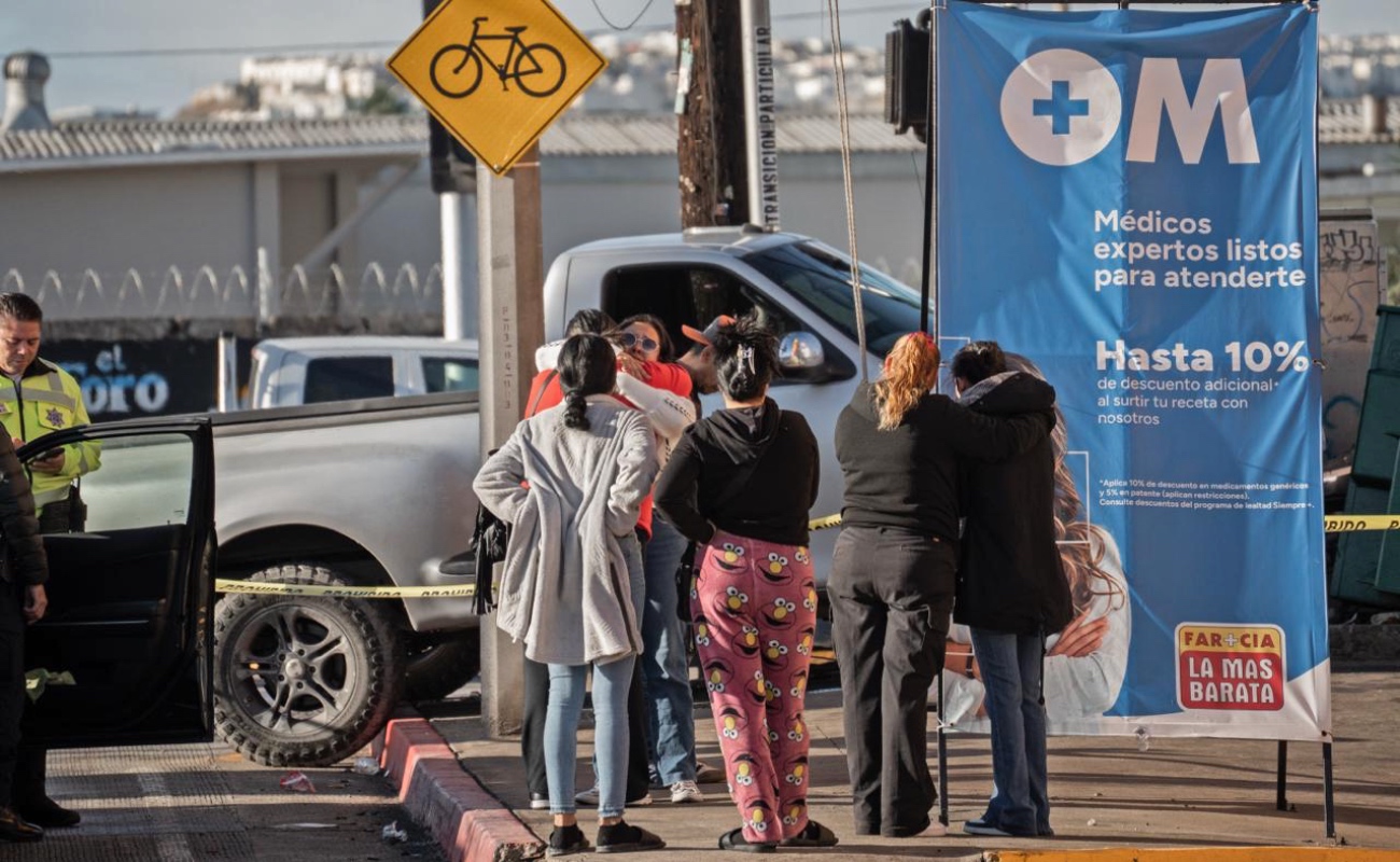 Mujer pierde la vida y se impacta al ir conduciendo