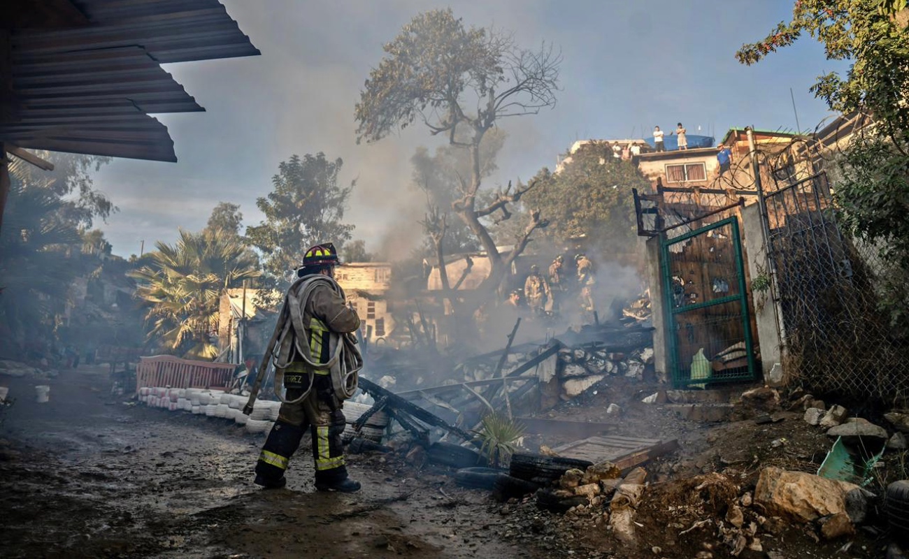 La casa de tres cuartos se encontraba en una zona de invasión.
