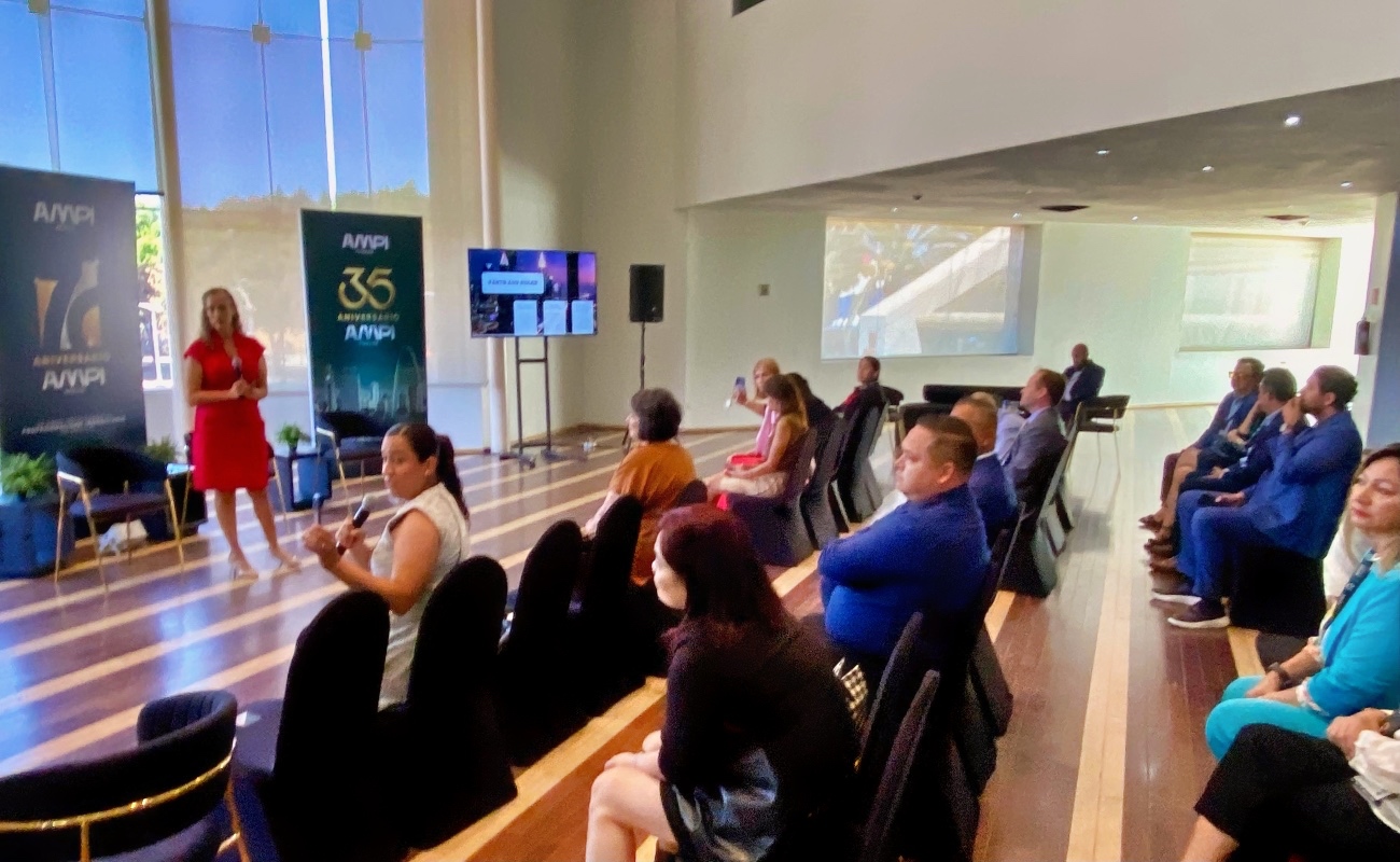Orientan a extranjeros para invertir en bienes raíces en México