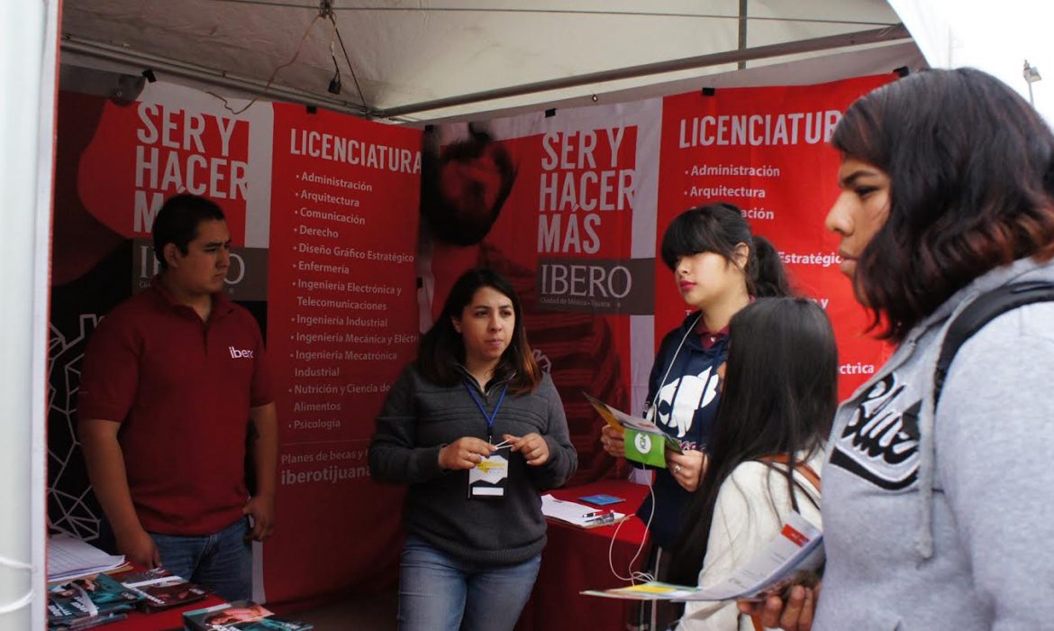 Acuden tres mil estudiantes a Feria de la Educación