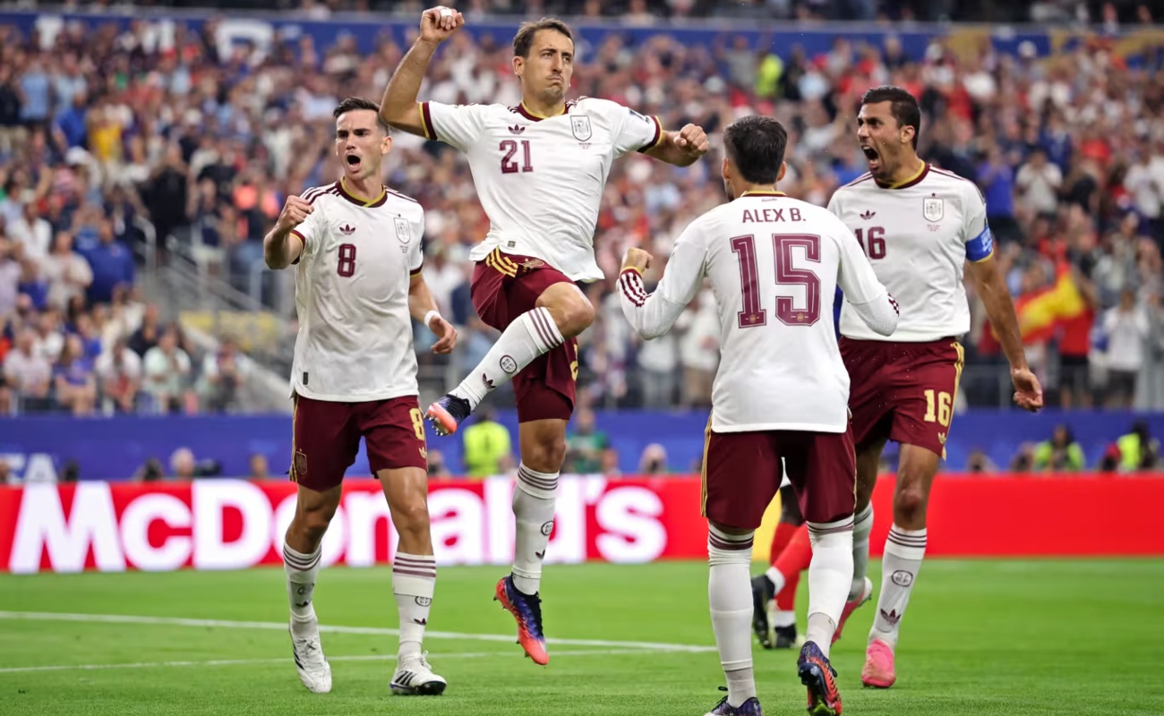 España encuentra su fútbol total para meterse en la final
