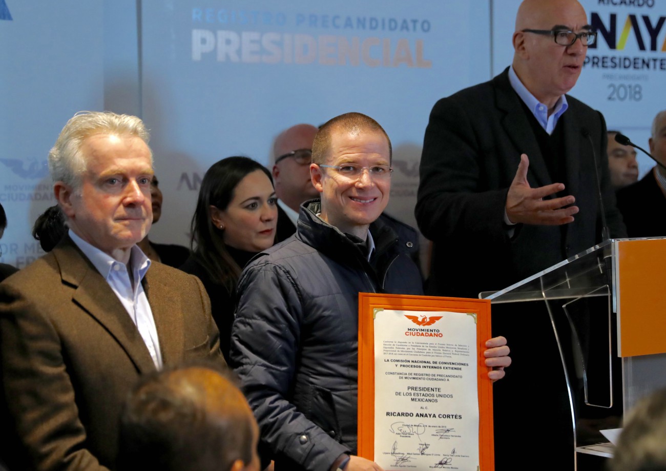 Delgado no dejó que el panista contestara más preguntas de la prensa.