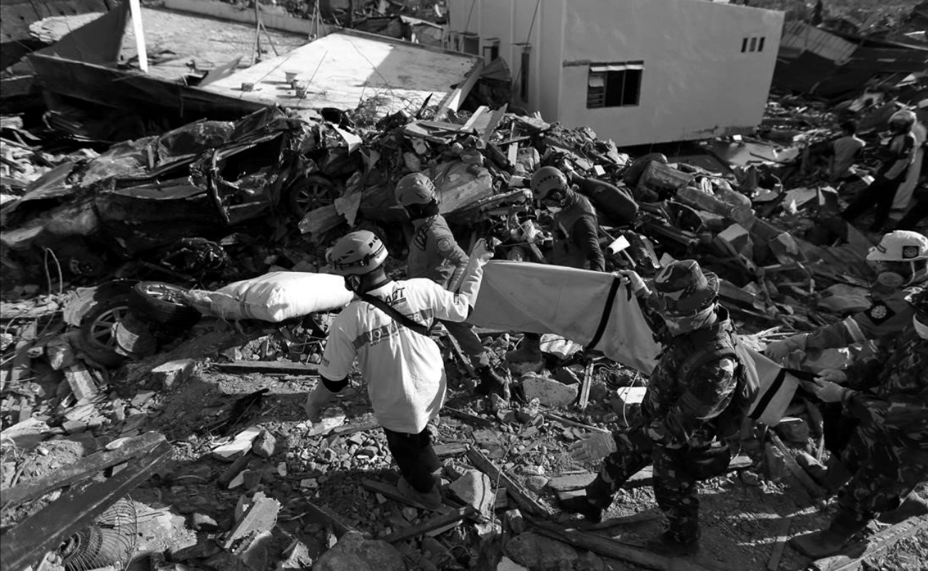 La cifra de muertos y desaparecidos por el terremoto y tsunami en Indonesia asciende a miles de víctimas.