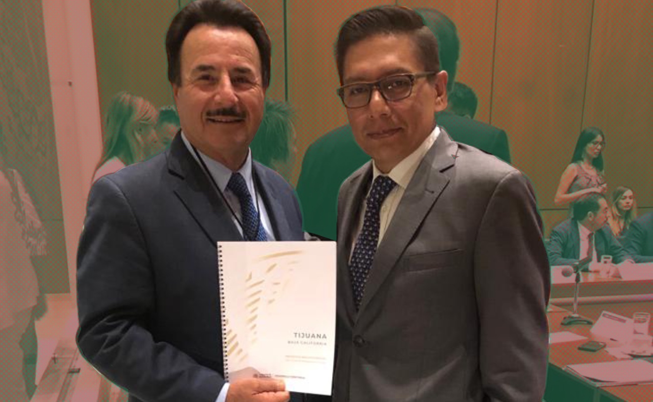 Juan Manuel Gastélum y el Secretario de Desarrollo Agrario, Territorial y Urbano (SEDATU), Román Meyer Falcón, tras la firma del convenio.