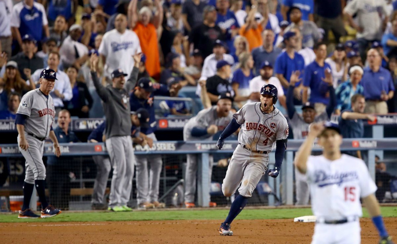 Astros gana en 11 entradas y empata la Serie Mundial