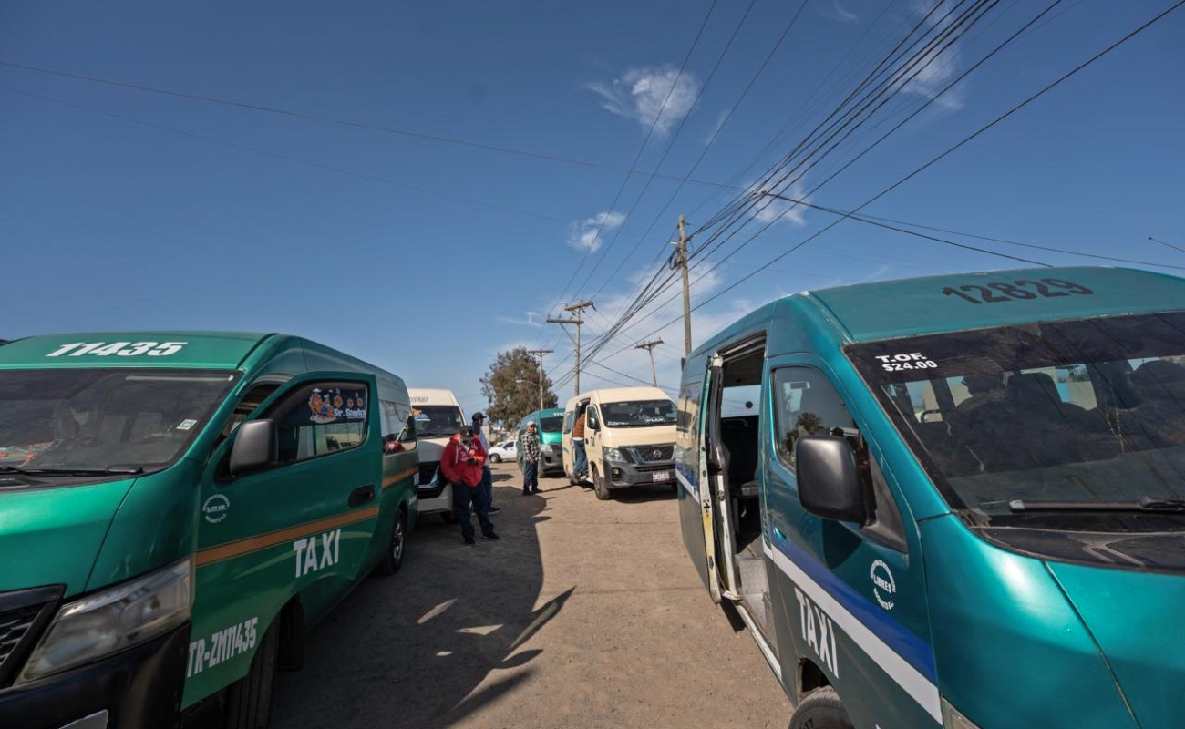 Protestan taxistas por apertura de nueva ruta de transporte