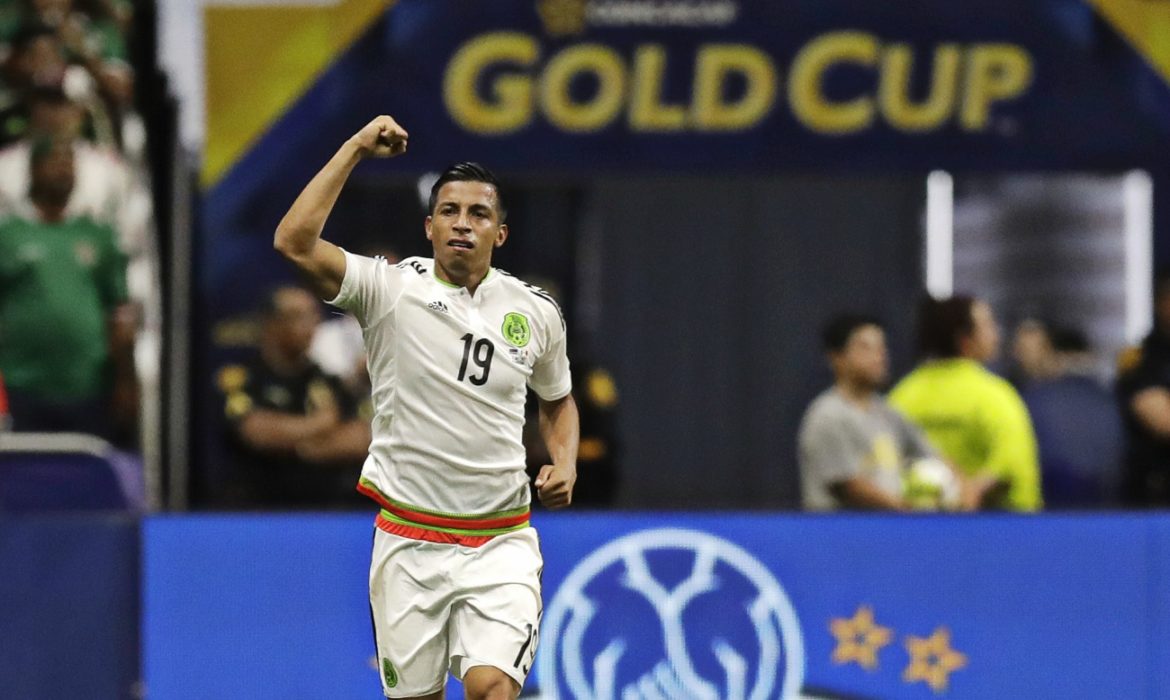 Con otra pobre actuación, México avanza en la Copa Oro